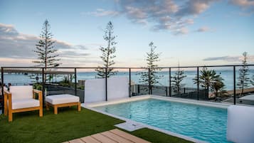 Outdoor pool, open 6:30 AM to 10:00 PM, pool loungers