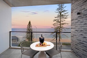 Deluxe Room, 1 King Bed, Oceanfront | Terrace/patio