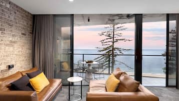Suite Junior, 1 très grand lit | Minibar, coffres-forts dans les chambres, bureau, chambres insonorisées