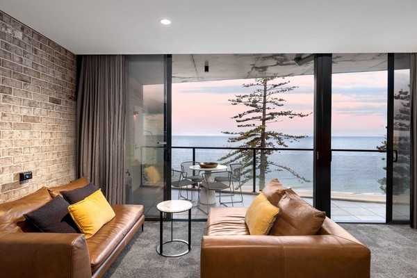 Junior Suite, 1 King Bed | Minibar, in-room safe, desk, soundproofing