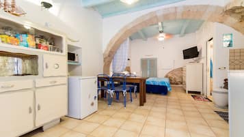 1 Schlafzimmer, BĂŒgeleisen/BĂŒgelbrett, WLAN, BettwĂ€sche