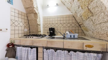 KĂŒhlschrank, Mikrowelle, Ofen, Herdplatte