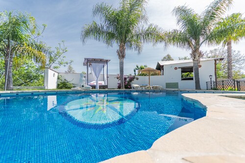 Cubo's Villa Sonia. Garden, pool, wifi, BBQ, air conditioning.