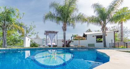 Cubo's Villa Sonia. Garden, pool, wifi, BBQ, air conditioning.