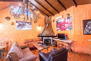 Televisie en een open haard