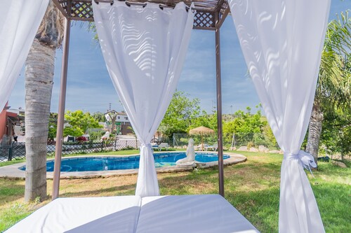 Cubo's Villa Sonia. Garden, pool, wifi, BBQ, air conditioning.