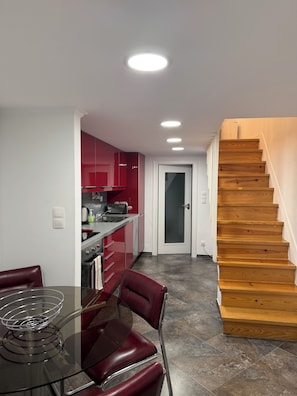 Fridge, microwave, oven, stovetop - Romantic Alfama - Duplex Apartment in Lisbon, Alfama (Lisboa)
