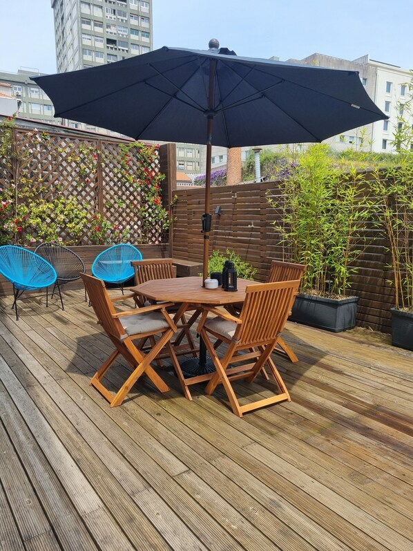 屋外ダイニングエリア