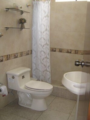 Double Room | Bathroom - Casa Bella Lima (Lima)