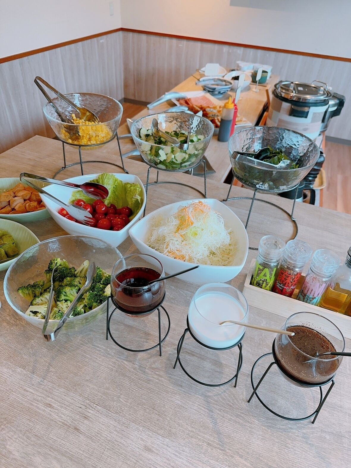 Daily buffet breakfast (JPY 1200 per person)