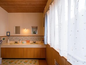 무료 세면용품, 헤어드라이어, 슬리퍼, 타월