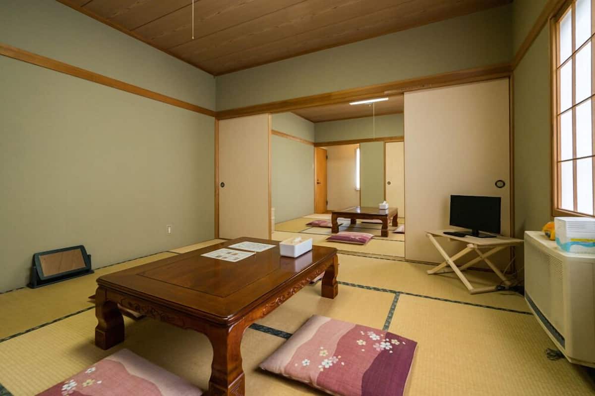 Traditional Room, Non Smoking, Shared Bathroom (Deluxe, No meal)