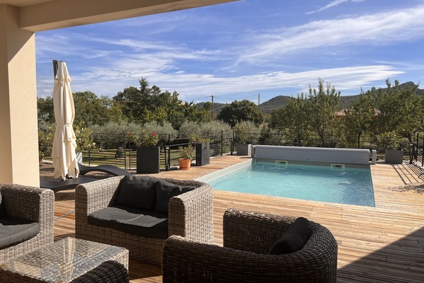 Een verwarmd zwembad