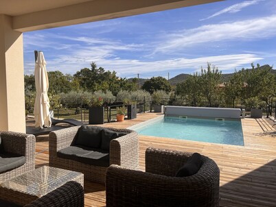 Villa Sud Ardèche Les Vans Haut Standing south facing, private pool, garden with trees