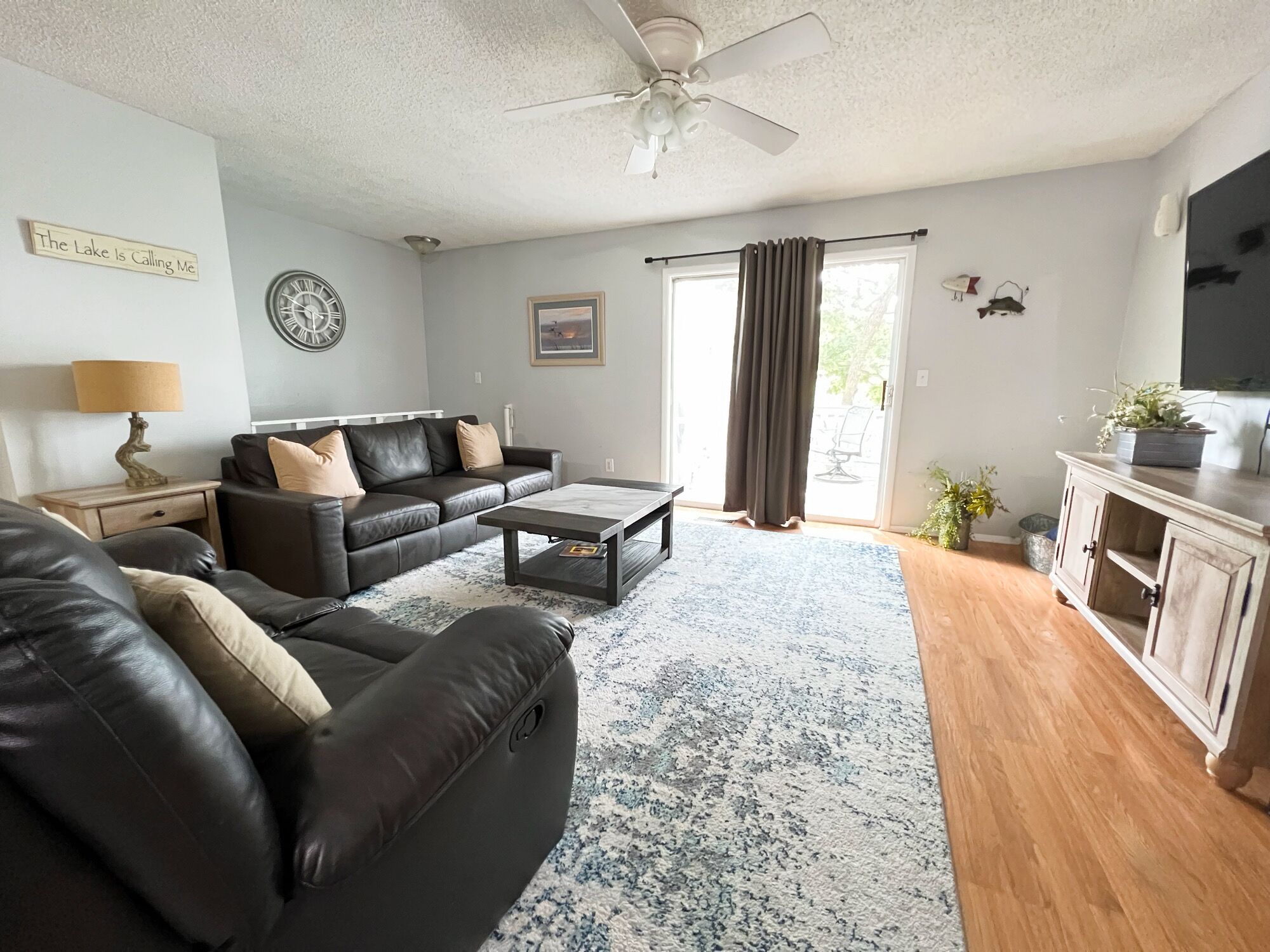 Cozy Lake Front family friendly Chalet with fire pit and use of kayaks/canoe!
