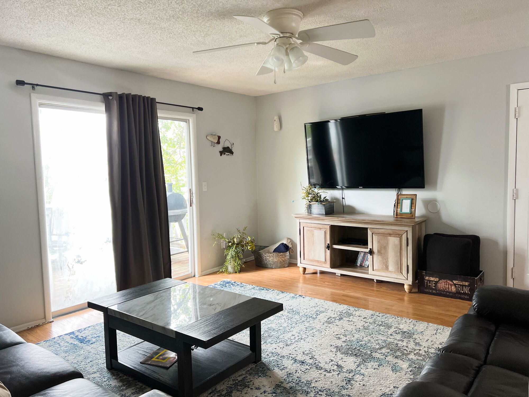 Cozy Lake Front family friendly Chalet with fire pit and use of kayaks/canoe!
