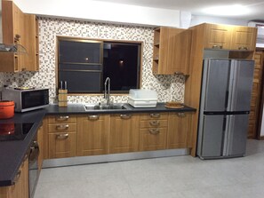 5-Bedroom Villa with Private Pool | 私人厨房 | 冰箱、微波炉、烤箱、炉灶