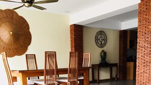 5-Bedroom Villa with Private Pool | In-room dining - Tres Belle Maison Piscine Privée (Pattaya)