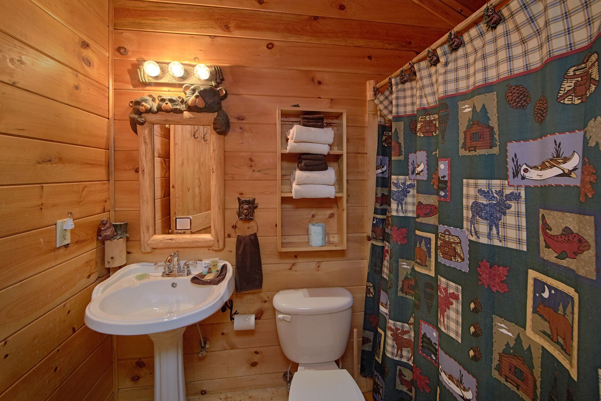 Hidden Pond Hideaway. Hot Tub,Private Mtn Cabin