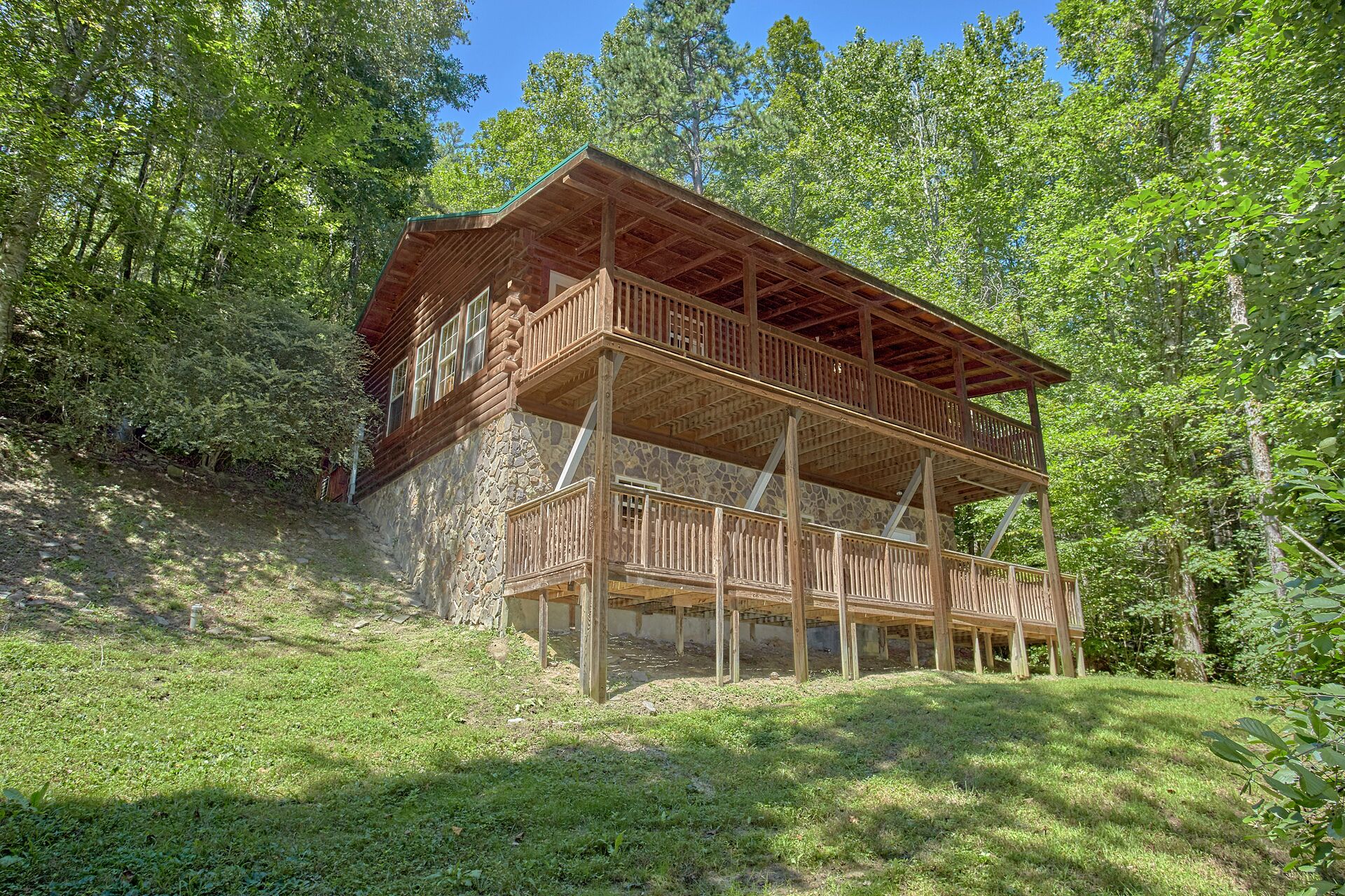 Hidden Pond Hideaway. Hot Tub,Private Mtn Cabin