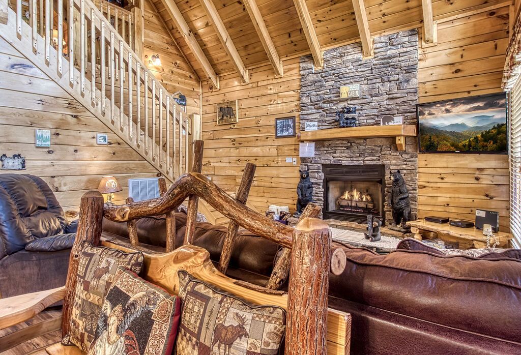 Grace Mountain 1 BR Downstairs and Large Loft w/Bedroom,  1.5 mi. from Parkway