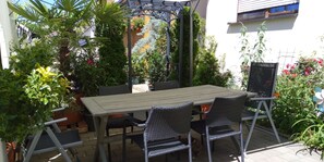 تناول الطعام بالخارج