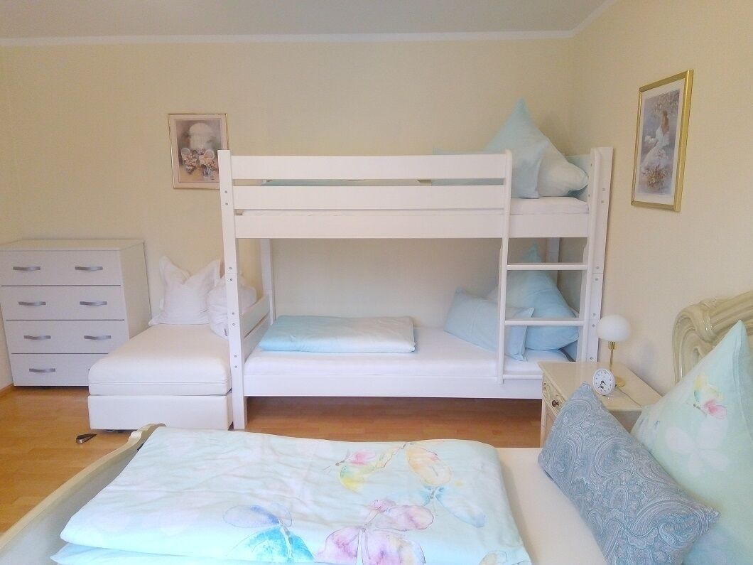 3 slaapkamers, een strijkplank/strijkijzer, wifi, beddengoed