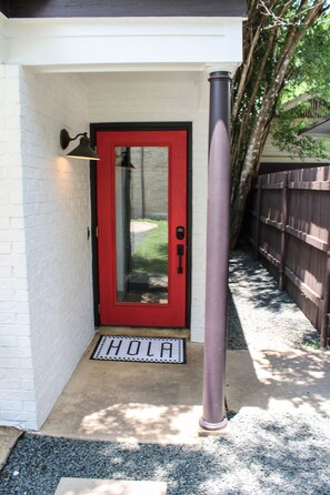 Exterior detail - House w/Private Heated Pool; walk to zoo & museums close to downtown (San Antonio)