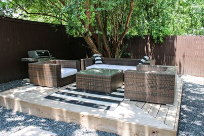 House w/Private Heated Pool; walk to zoo & museums close to downtown