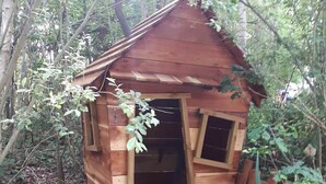 A small wooden cabin in a forest. - La Haute Bédinière, B&B near Chambord (Crouy-Sur-Cosson)