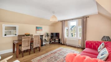 TV, fireplace, books, stereo