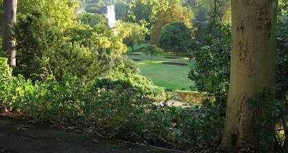 Lovely 2BR, Richmond Hill & Parking