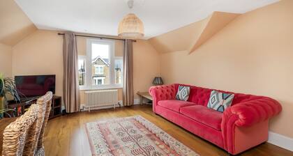 Lovely 2BR, Richmond Hill & Parking