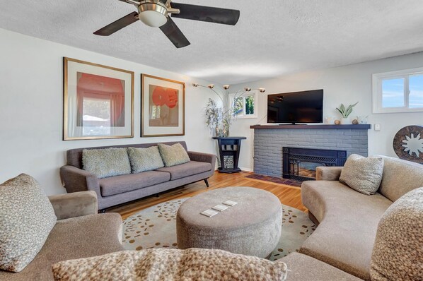 TV, fireplace, offices