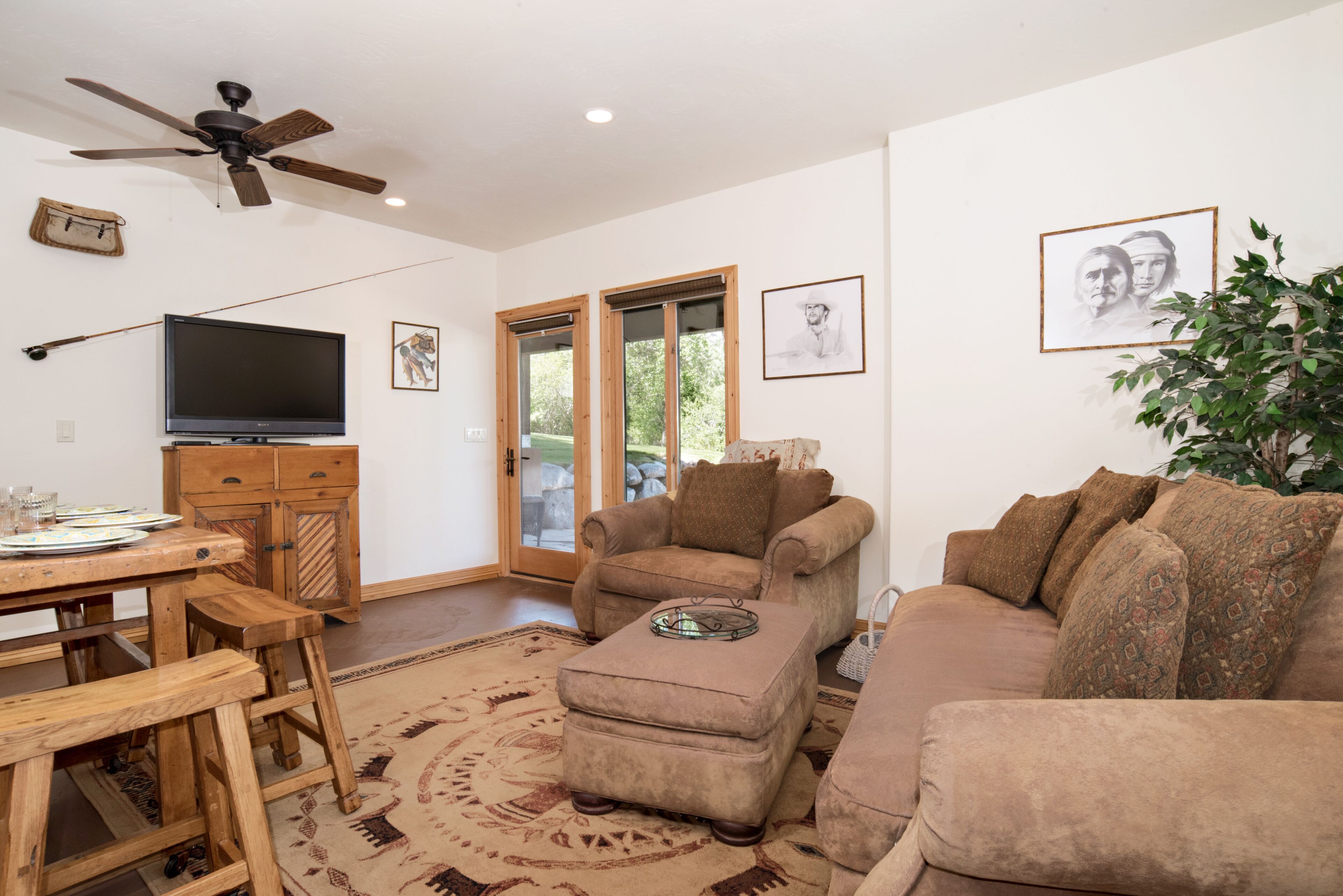 Relaxing River's Edge Condo w/ Private Beach, Fishing/Boat Access, 33 mi 2 Aspen