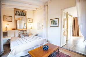 2 bedrooms, desk, iron/ironing board, travel cot