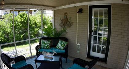 Breezy, Quaint, and Dog- Friendly North End duplex.