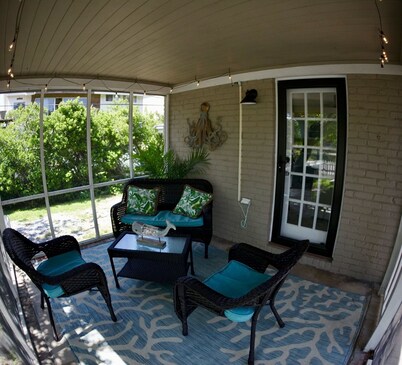 Breezy, Quaint, and Dog- Friendly North End duplex.