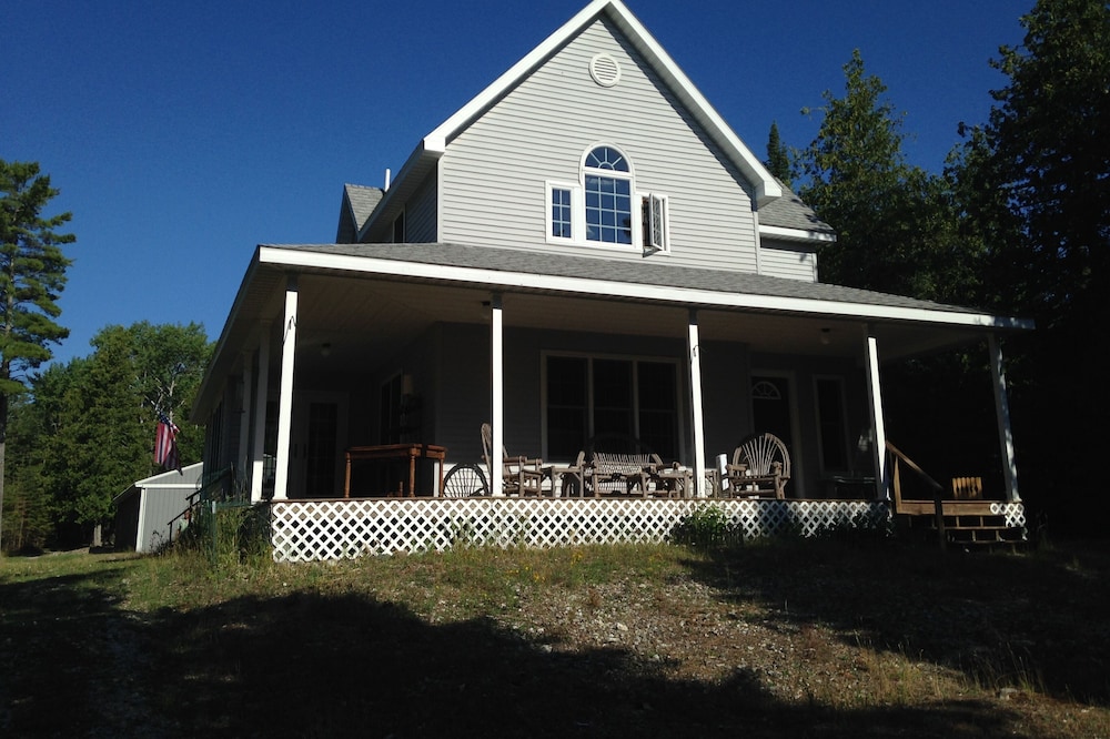 Beachfront cottage right on Lake Huron.