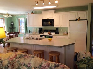 Fridge, microwave, oven, stovetop - Couple weekends for a special price!!! MissBen - BBI Real Estate rental member (Bois Blanc Island)