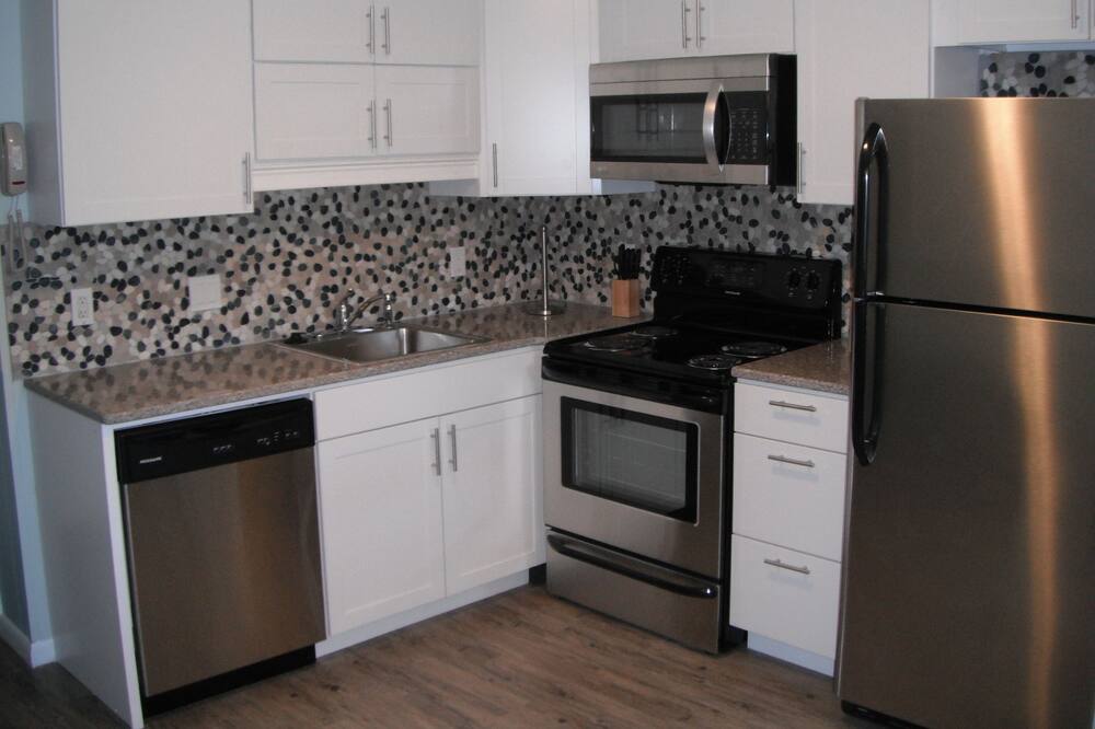 Nov - Feb only 2000 per mth plus tax and fees. Get out of the cold! Book now.