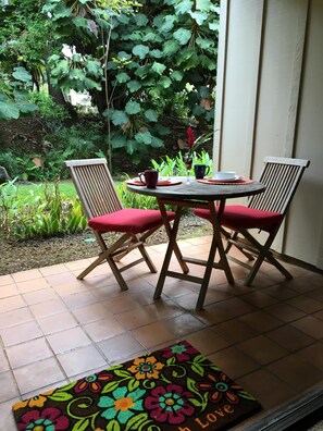 屋外ダイニングエリア