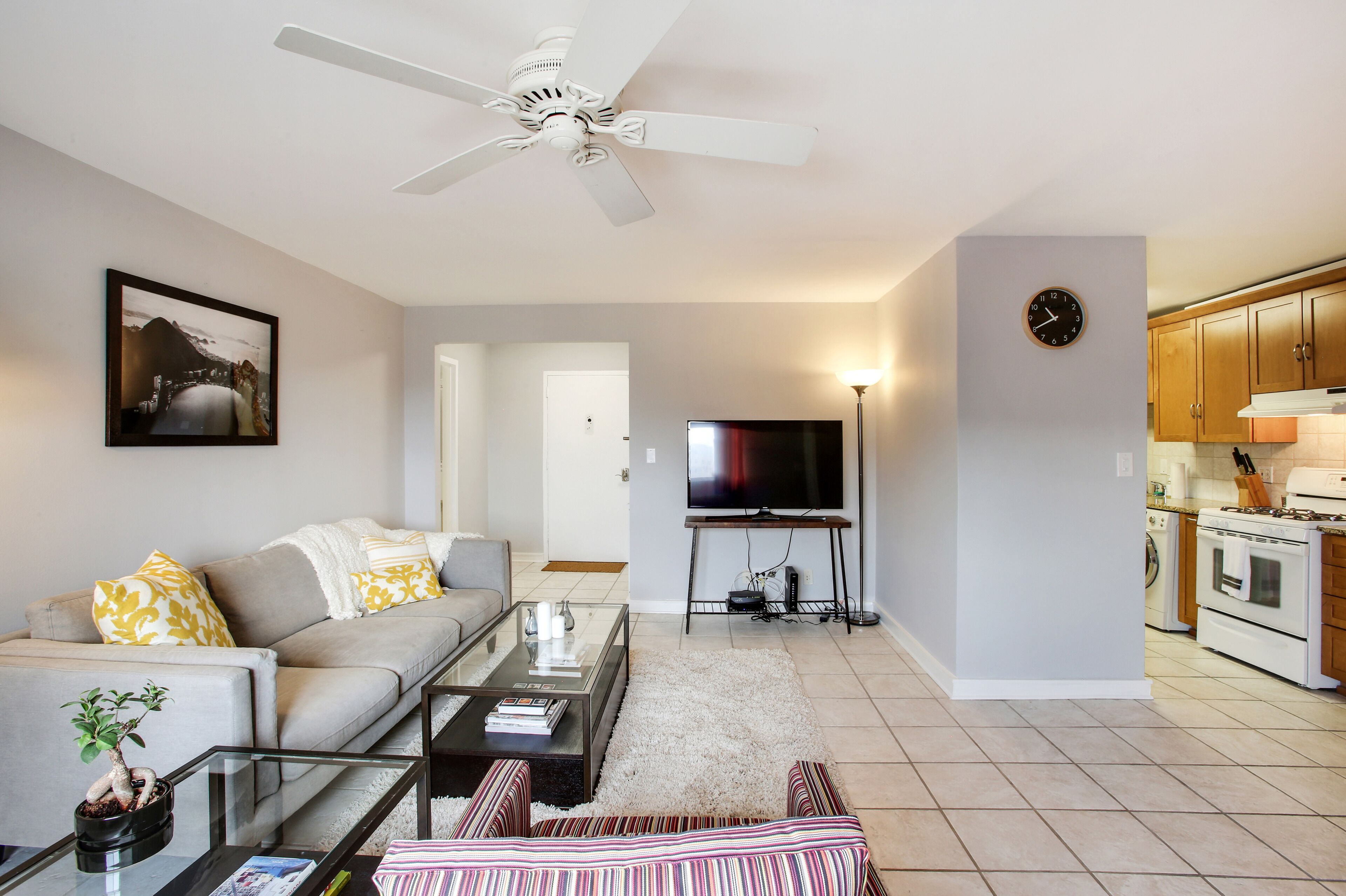 15th Floor Beautiful space in Heart of Downtown ATL (Atlanta).2BR 1 Bath/Parking