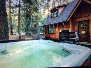 Tina de hidromasaje al aire libre