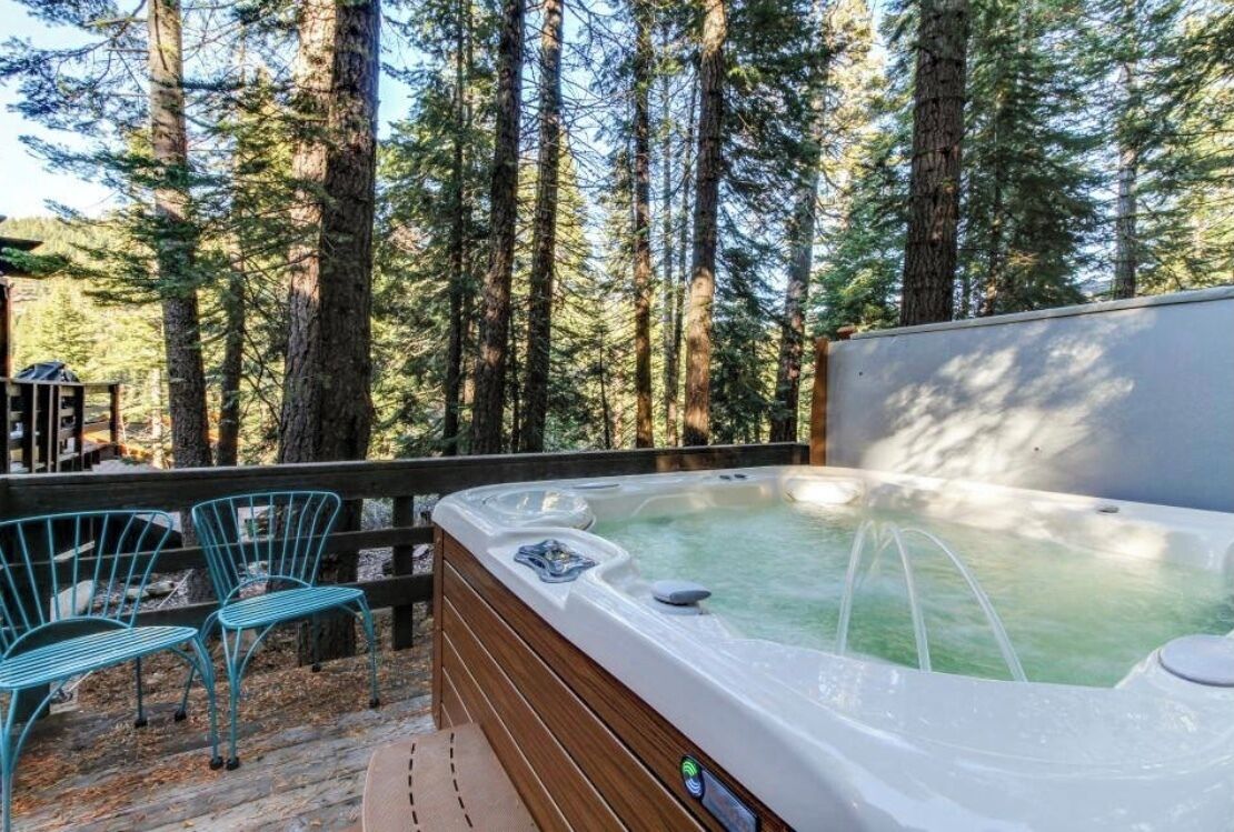 Tina de hidromasaje al aire libre