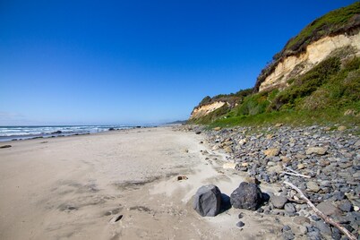 Ocean Front Home With Spectacular Views! Dog Friendly!