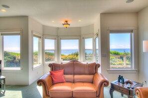 TV, DVD player, table tennis - Ocean Front Home With Spectacular Views! Dog Friendly! (Seal Rock)
