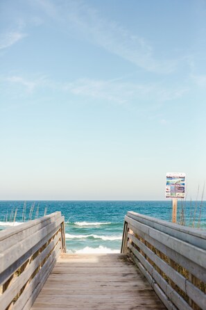 Una spiaggia nelle vicinanze