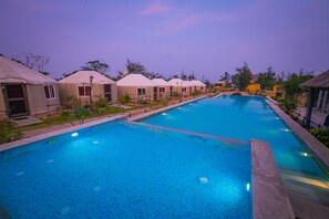 2 outdoor pools