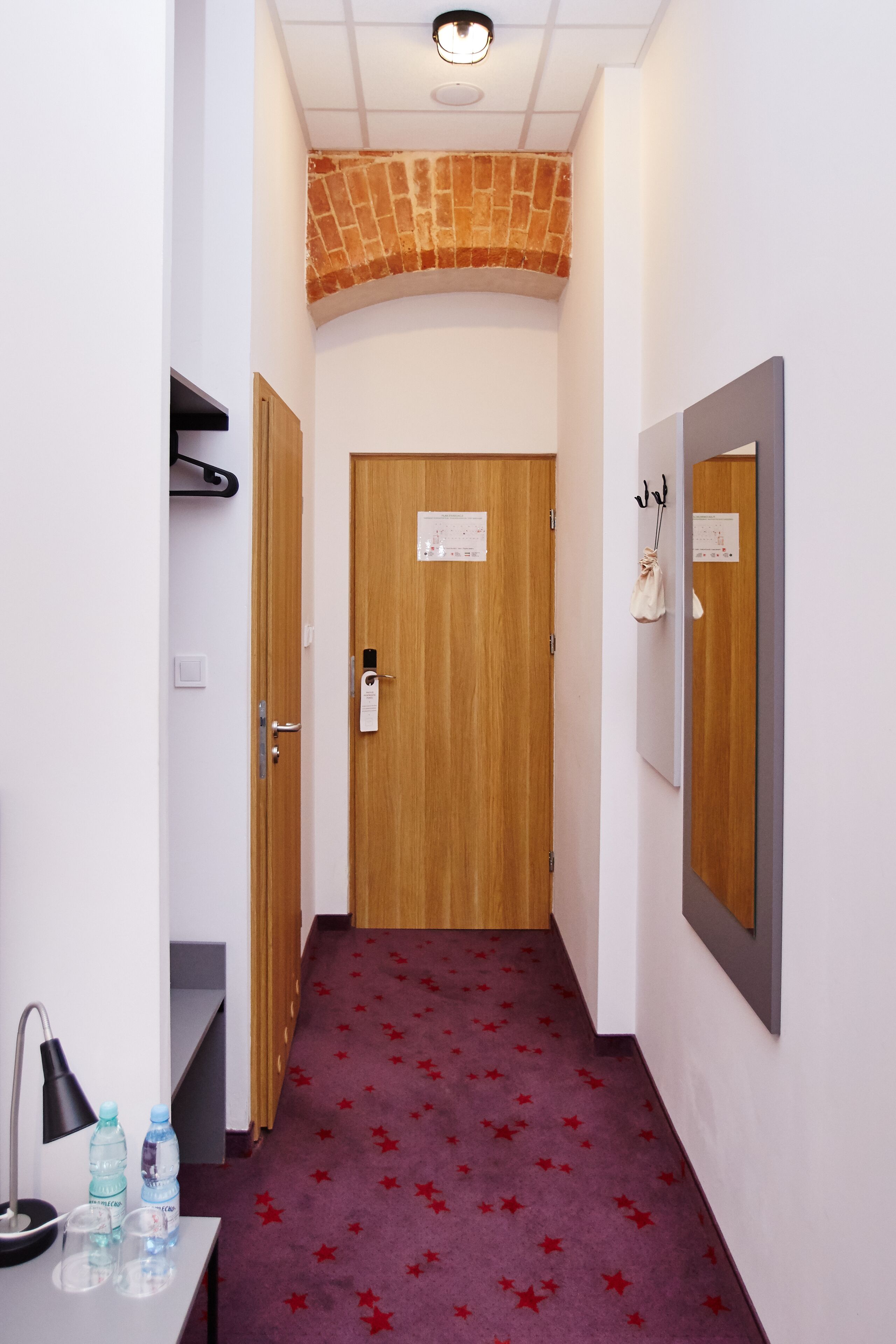 single room, 1 single bed | in-room safe, desk, soundproofing, iron/ironing board